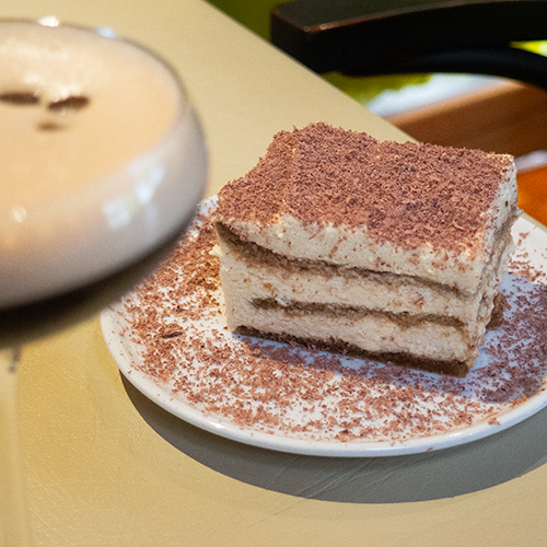 Plato de tiramisú